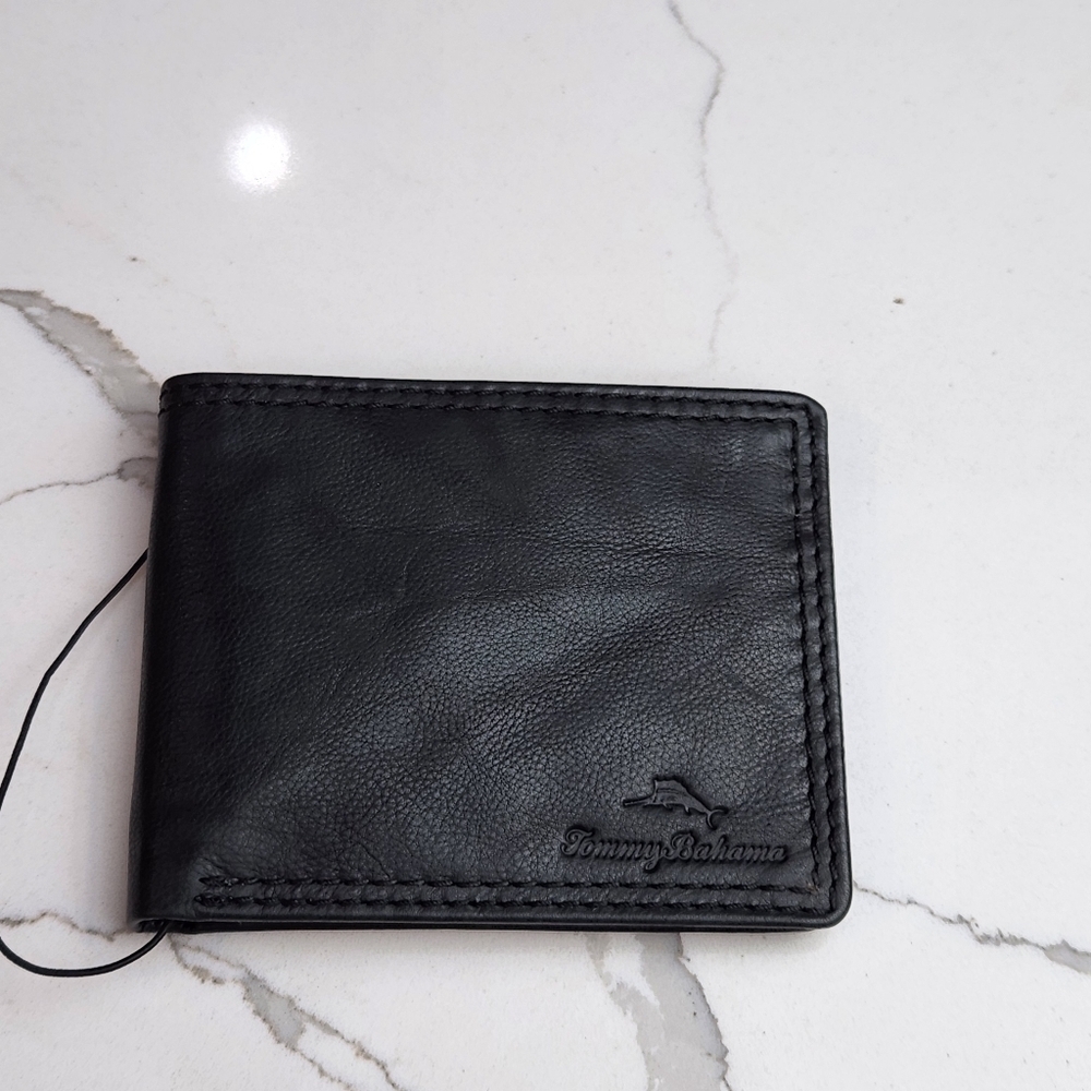 NWOT TOMMY BAHAMA LEATHER WALLET